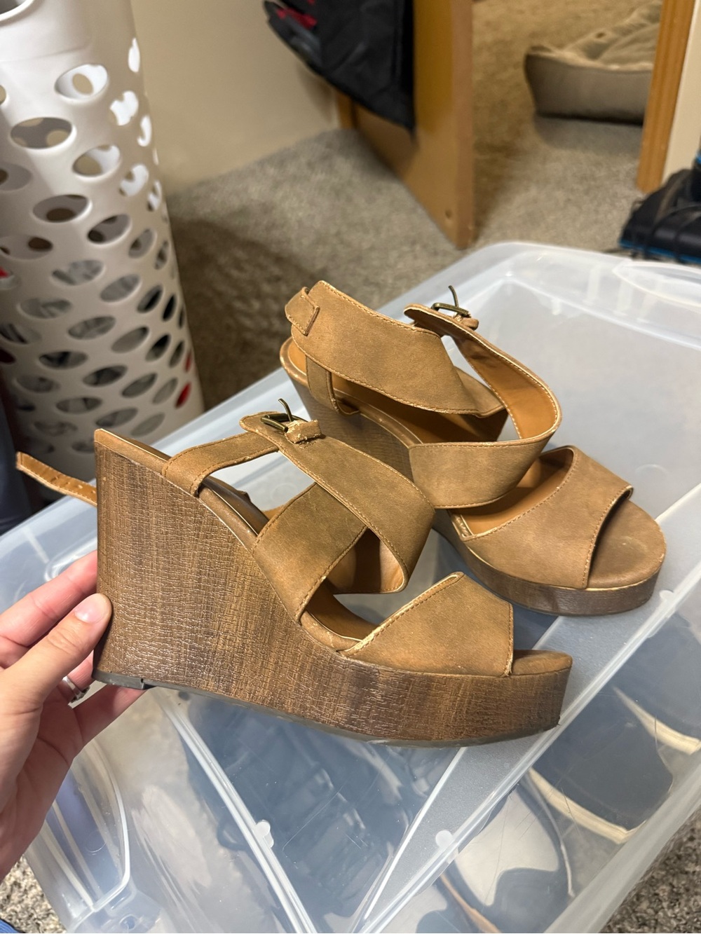 Women’s tan wedge